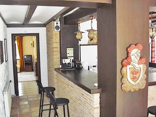 Deze 3-slaapkamer-villa staat op 8 minuten lopen van het centrum van Moraira en het strand!