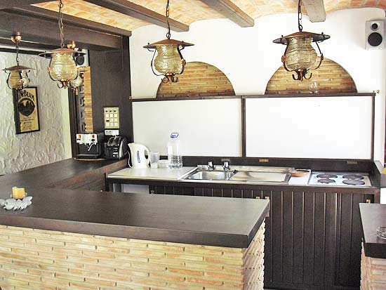 Deze 3-slaapkamer-villa staat op 8 minuten lopen van het centrum van Moraira en het strand!