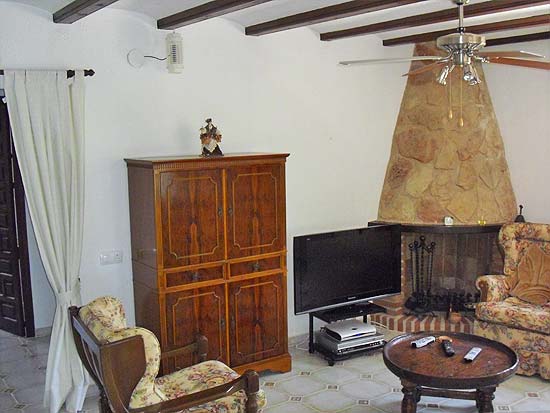 Deze 3-slaapkamer-villa staat op 8 minuten lopen van het centrum van Moraira en het strand!