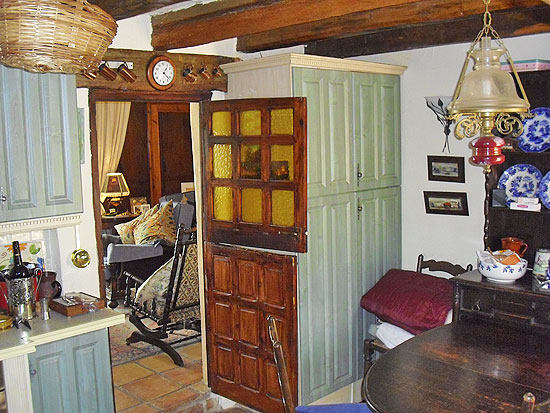 Dit is een waanzinnig mooie 5-slaapkamer finca van 280 m2 op een vlak grondstuk van bijna 13.000 m2 op slechts enkele minuten rijden van het centrum van Jalon! Koopje!!!