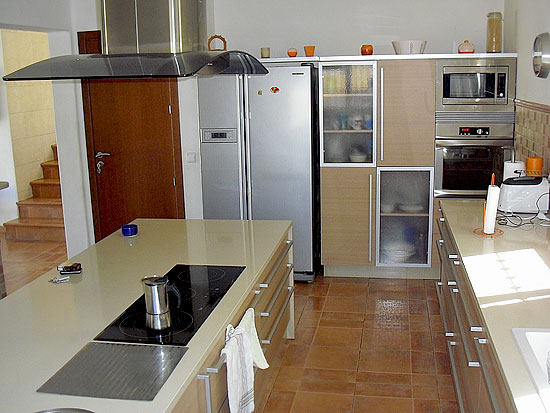 Deze 4-slaapkamer designvilla van 242 m2 staat op korte afstand van zee en dorp!