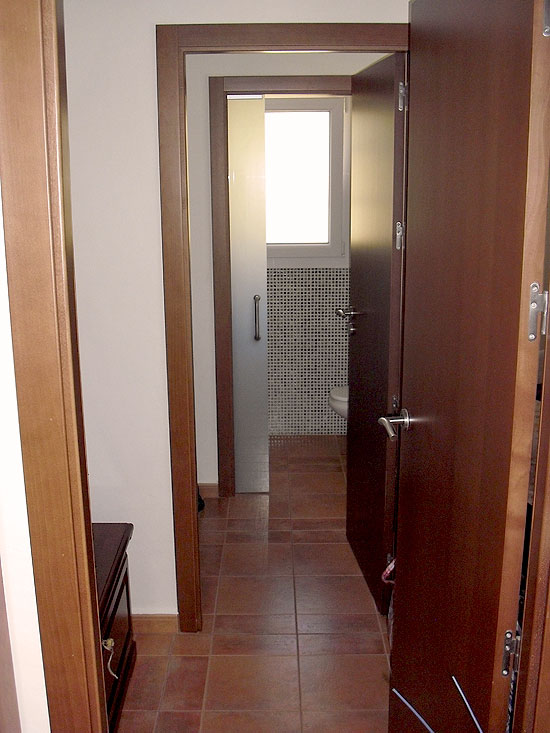 Deze 4-slaapkamer designvilla van 242 m2 staat op korte afstand van zee en dorp!