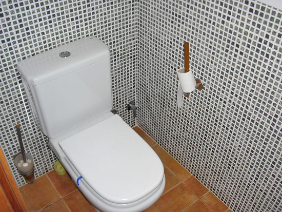 Deze 4-slaapkamer designvilla van 242 m2 staat op korte afstand van zee en dorp!