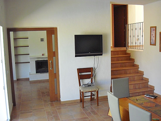 Deze 4-slaapkamer designvilla van 242 m2 staat op korte afstand van zee en dorp!
