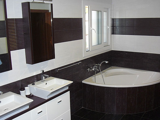 Deze 4-slaapkamer designvilla van 242 m2 staat op korte afstand van zee en dorp!