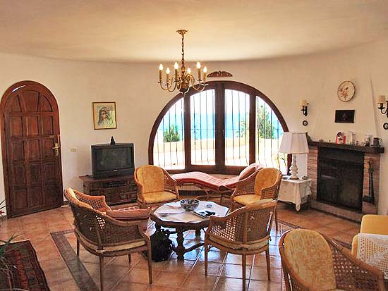 Dit soort aanbiedingen komt nooit meer! Ruime villa op 200 meter van de haven het het centrum van Moraira!