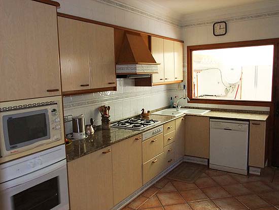 Dit soort aanbiedingen komt nooit meer! Ruime villa op 200 meter van de haven het het centrum van Moraira!