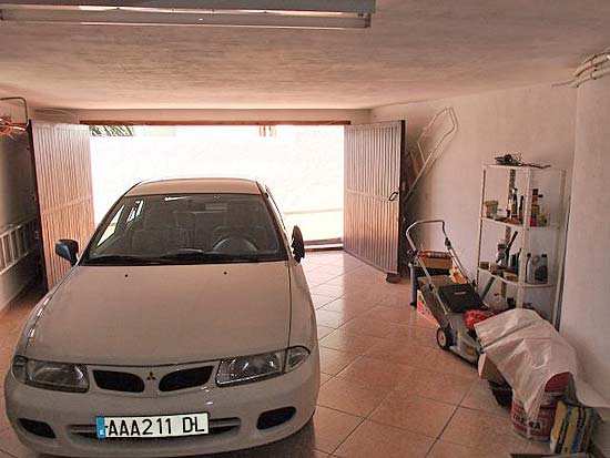 Dit soort aanbiedingen komt nooit meer! Ruime villa op 200 meter van de haven het het centrum van Moraira!