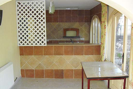 Restaurant beginnen? B&B? Dit pand ligt op een zeer commerci�le plek!
