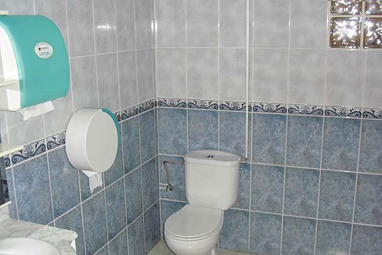 Restaurant beginnen? B&B? Dit pand ligt op een zeer commerci�le plek!