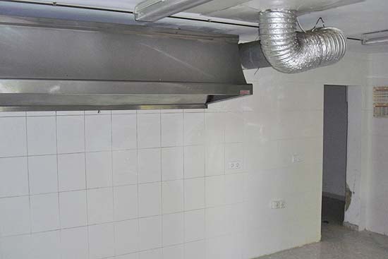 Restaurant beginnen? B&B? Dit pand ligt op een zeer commerci�le plek!