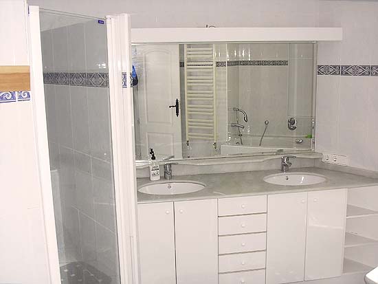 Heerlijk woonhuis van 330 m2 op toplocatie met 6 slaapkamers en 3 badkamers!