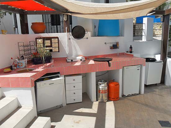 Ruim woon/verhuurhuis op korte afstand van centrum Moraira en strand. Pracht locatie!