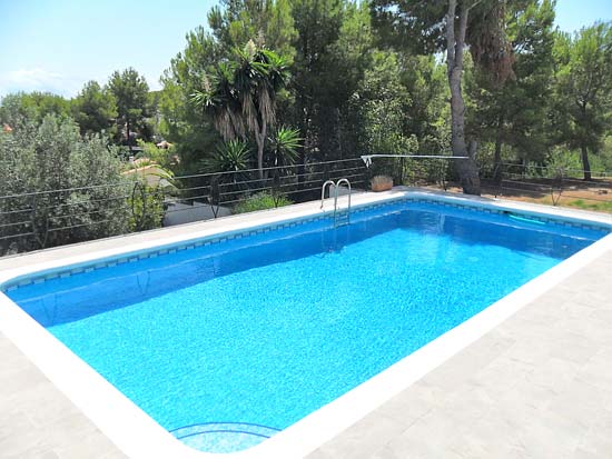 Ruim woon/verhuurhuis op korte afstand van centrum Moraira en strand. Pracht locatie!