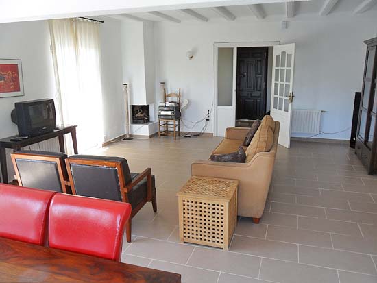 Ruim woon/verhuurhuis op korte afstand van centrum Moraira en strand. Pracht locatie!