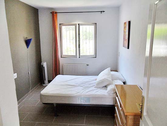 Ruim woon/verhuurhuis op korte afstand van centrum Moraira en strand. Pracht locatie!