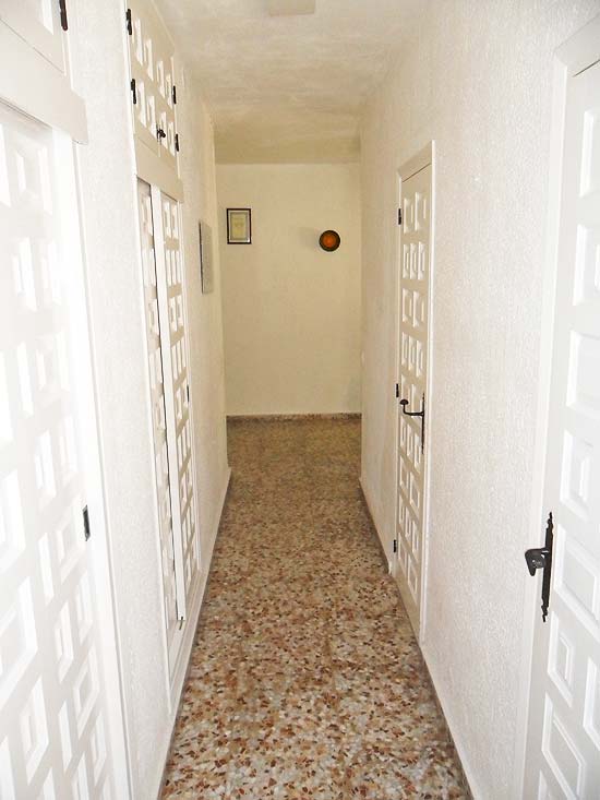 Ruim woon/verhuurhuis op korte afstand van centrum Moraira en strand. Pracht locatie!